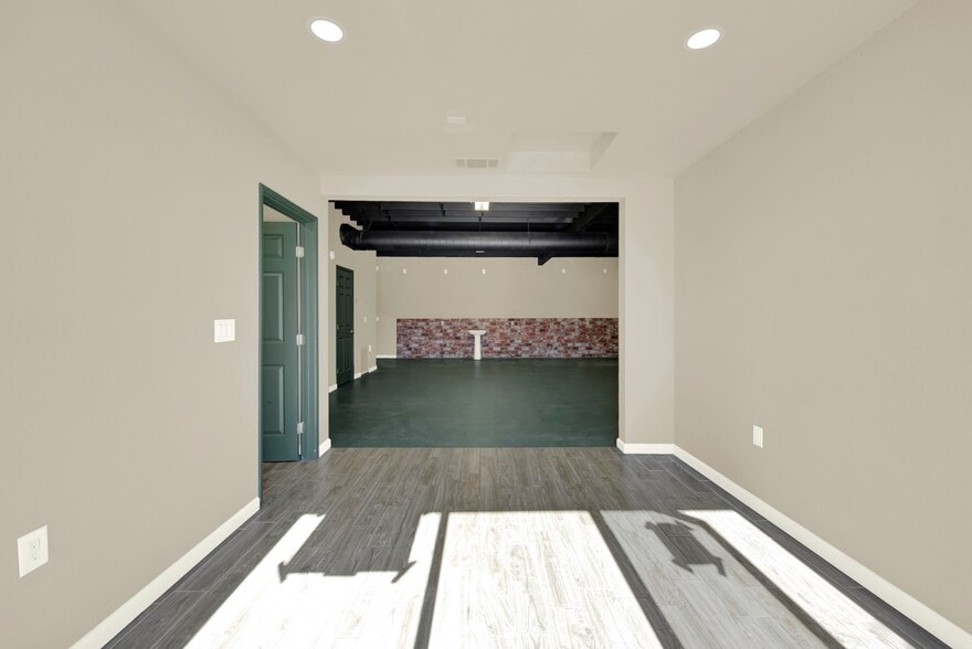 More Photos Of 124 S Porter Rd, Dixon Service For Sale