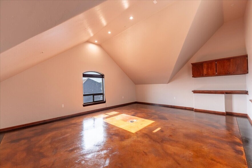 More Photos Of 4242 N Meridian Ave, Oklahoma City Office For Sale