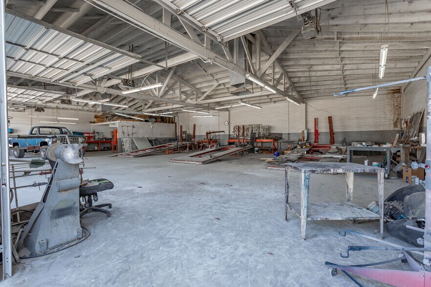 More Photos Of 201 W 24th St, Yuma Industrial For Sale