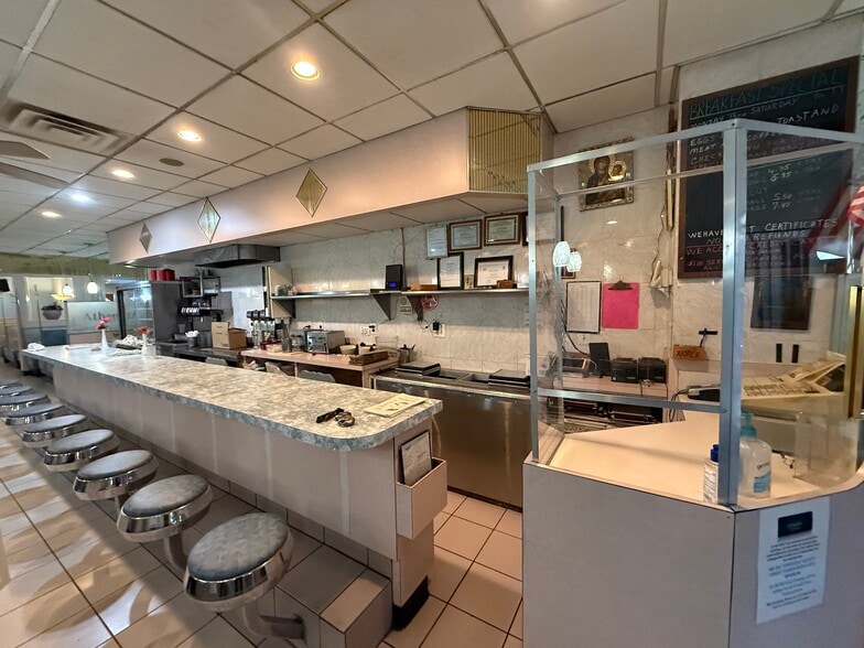 More Photos Of 6824 Torresdale Ave, Philadelphia Restaurant For Lease