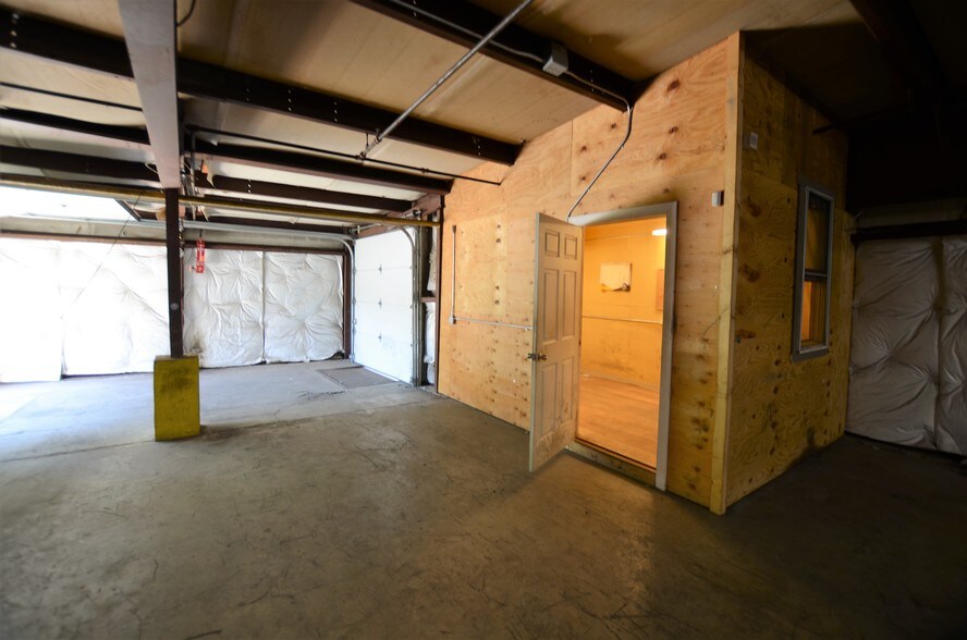 More Photos Of 55 Woodruff St, Walden Distribution For Lease