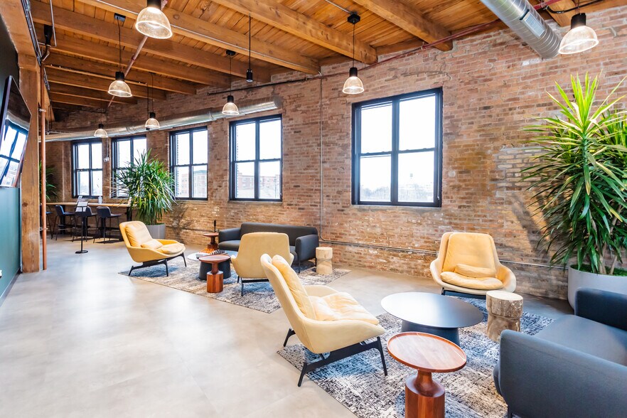 More Photos Of 2100 S Morgan St, Chicago Office For Lease