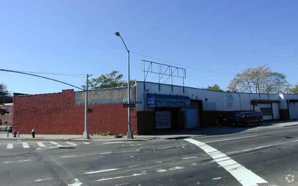 More Photos Of 286-294 Hamilton Ave, Brooklyn Warehouse For Lease