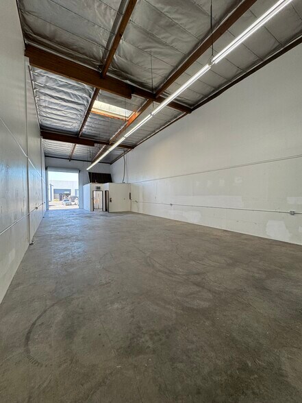More Photos Of 1390 E Burnett St, Signal Hill Warehouse For Lease