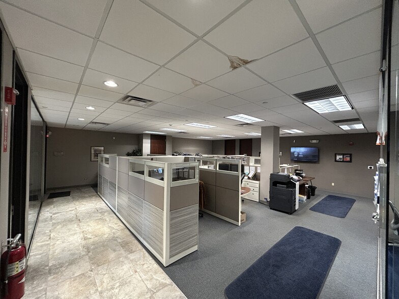 More Photos Of 2800 Hitchcock Ave, Downers Grove Manufacturing For Sale