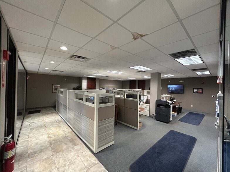 More Photos Of 2800 Hitchcock Ave, Downers Grove Manufacturing For Sale