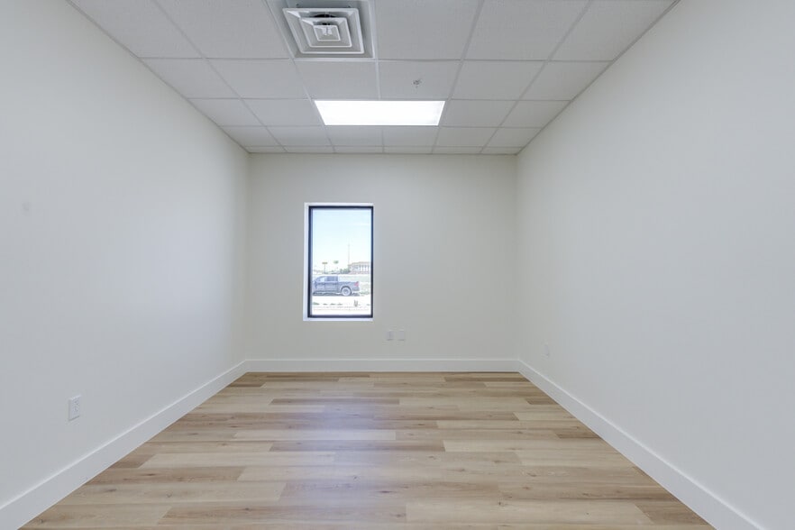 More Photos Of 8111 Patel Dr, Wolfforth Distribution For Sale