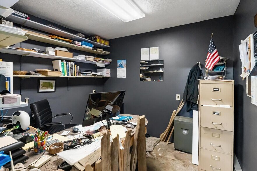 More Photos Of 311 E Central Ave, Mackinaw City Storefront For Sale