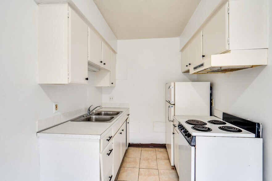 More Photos Of 2615 Ellet Ave, Akron Apartments For Sale