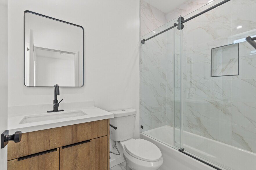 More Photos Of 2923 S Burnside Ave, Los Angeles Apartments For Sale