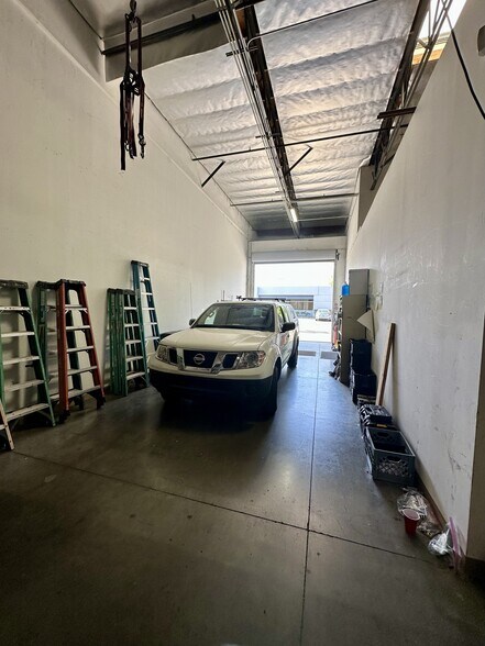 More Photos Of 1025 N Shepard St, Anaheim Warehouse For Sale