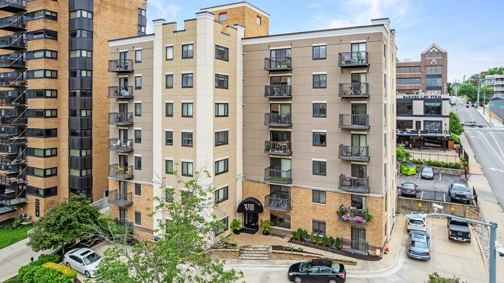 More Photos Of 4700 Roanoke Pky, Kansas City Apartments For Sale