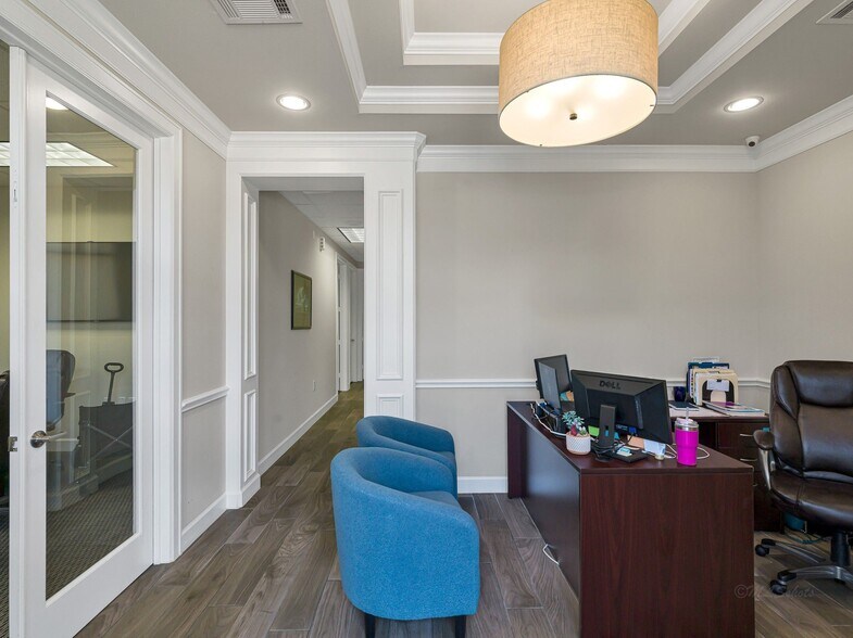 More Photos Of 633 E Fernhurst Dr, Katy Medical For Sale
