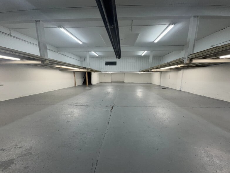 More Photos Of 202-220 Vanderpool St, Newark Warehouse For Lease