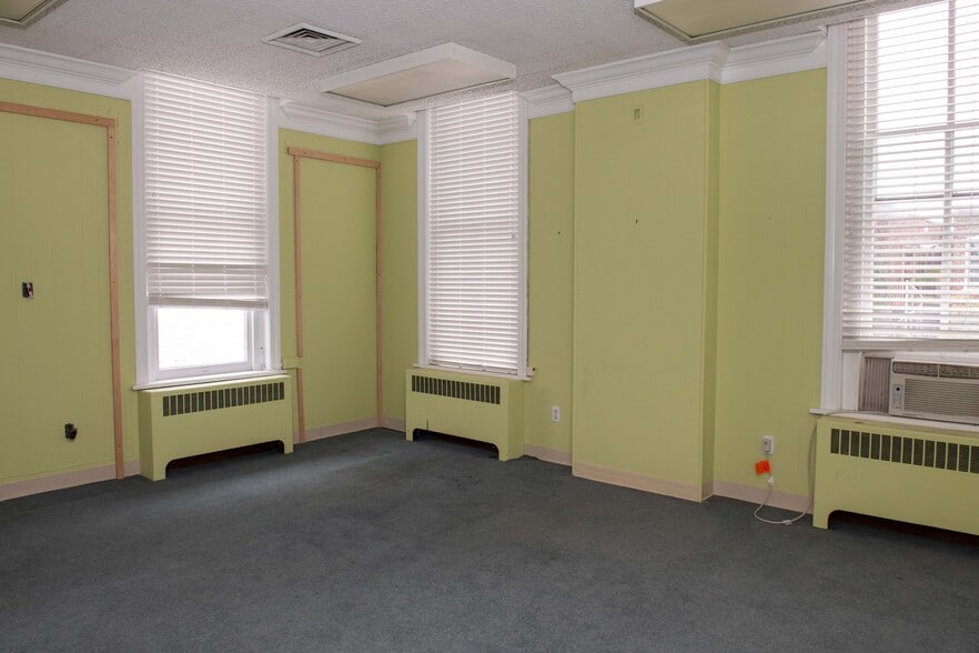 More Photos Of 1109-1111 W Franklin St, Richmond Storefront Retail Residential For Sale