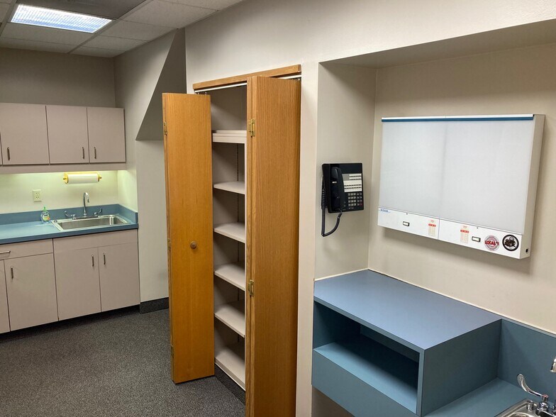 More Photos Of 2311 Bethel Church Rd, Bethel Park Medical For Lease