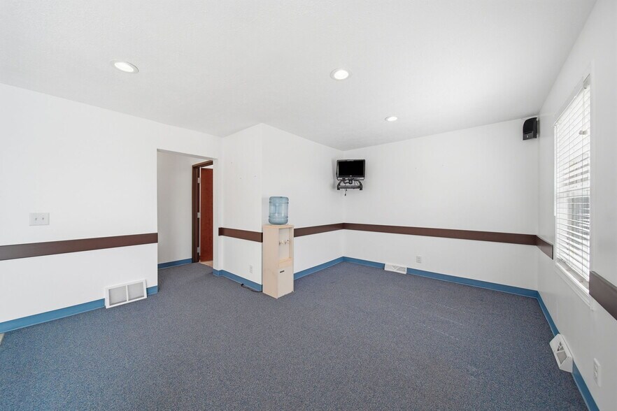 More Photos Of 3165 County Farm Rd, Jackson Storefront Retail Office For Sale