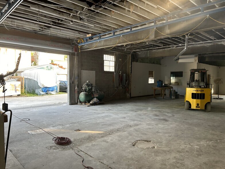 More Photos Of 145 N Ridge Ave, Ambler Light Manufacturing For Lease