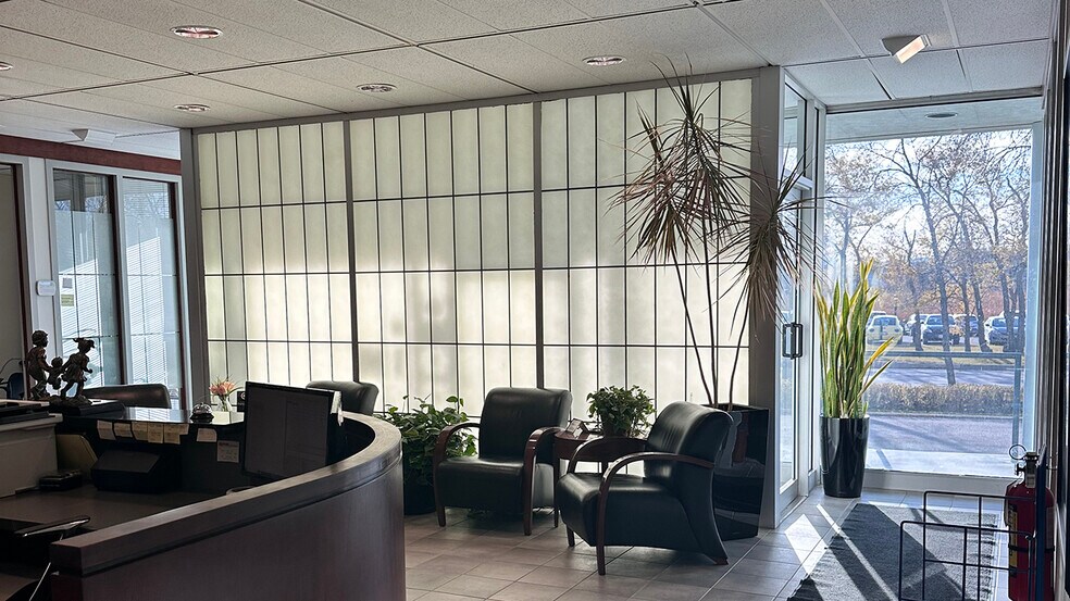 More Photos Of 1601 Buffalo Pl, Winnipeg Office Residential For Lease