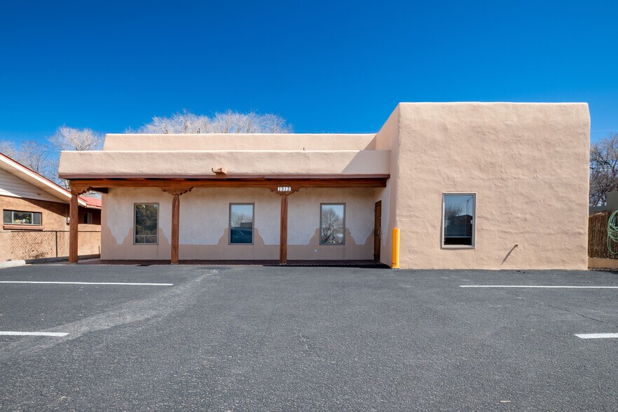 Primary Photo Of 1313 S Saint Francis Dr, Santa Fe Healthcare For Lease