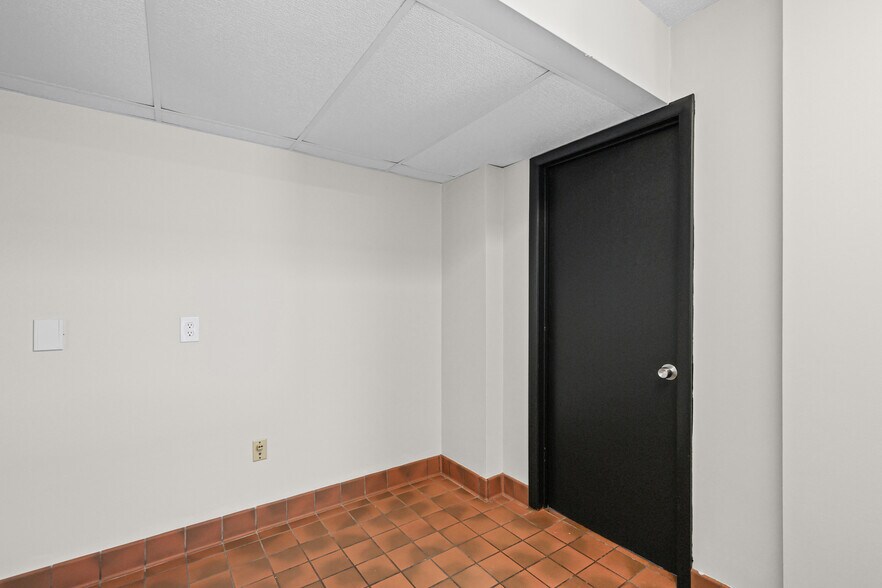 More Photos Of 11 S 2nd St, Festus Office For Sale
