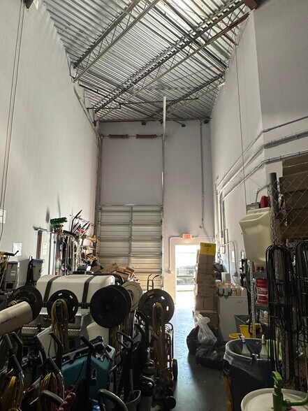 More Photos Of 10501 S Orange Ave, Orlando Light Manufacturing For Sale
