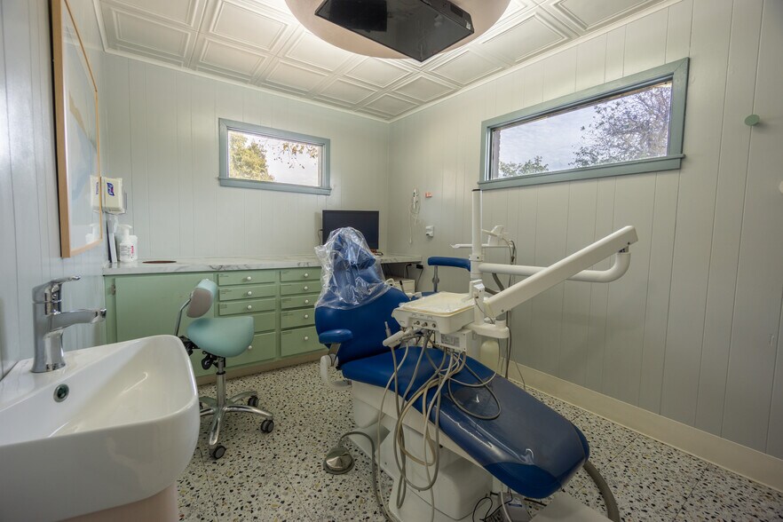 More Photos Of 1501 N 25th St, Waco Medical For Sale