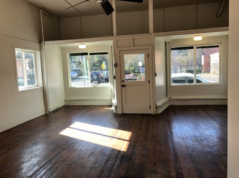 More Photos Of 1733-1737 SE Morrison St, Portland Apartments For Lease