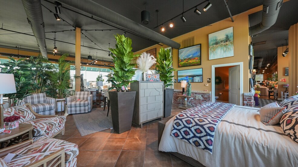 More Photos Of 2265 Bagnell Dam Blvd, Lake Ozark Office For Sale