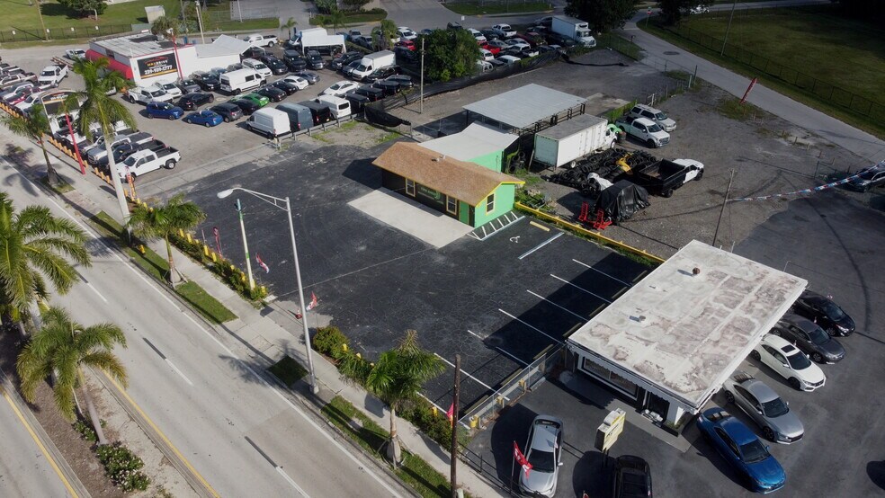 More Photos Of 3340 Palm Beach Blvd, Fort Myers Freestanding For Sale