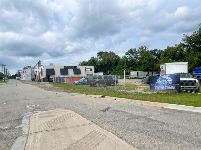 More Photos Of 375 E 2nd St, Imlay City Warehouse For Lease