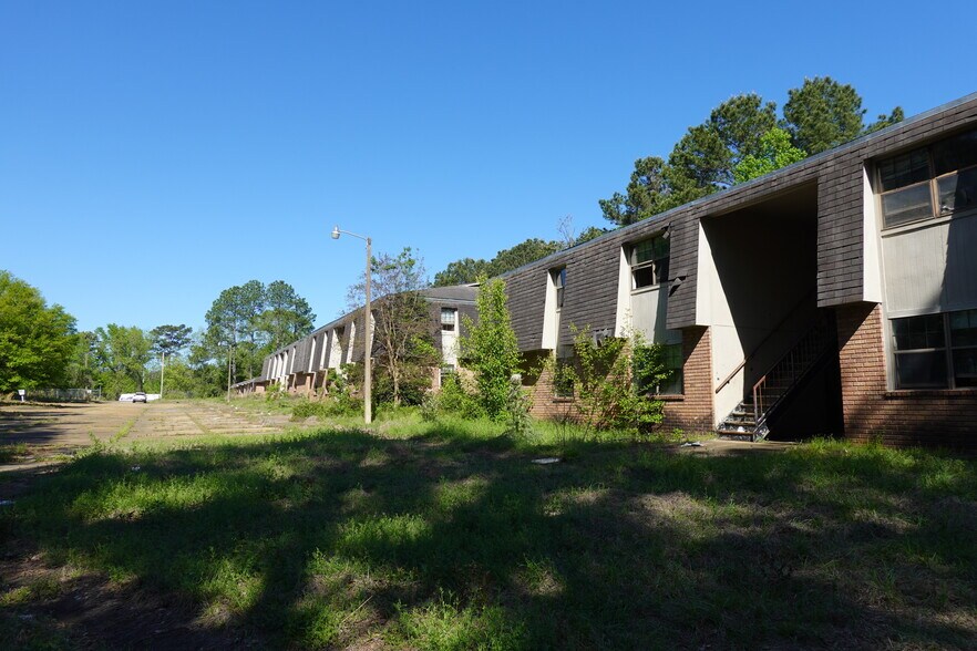 More Photos Of 285 Nelson Dr, Hazlehurst Apartments For Sale