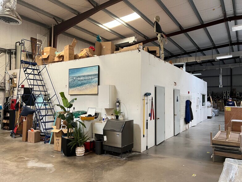 More Photos Of 333 Anchor St, Corpus Christi Industrial For Sale