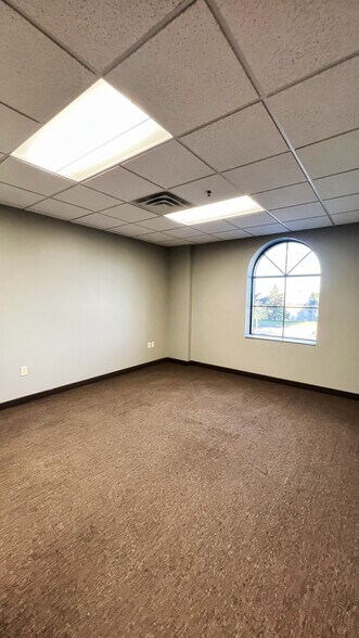 More Photos Of 2850 Cutters Grove Ave, Anoka Office For Lease