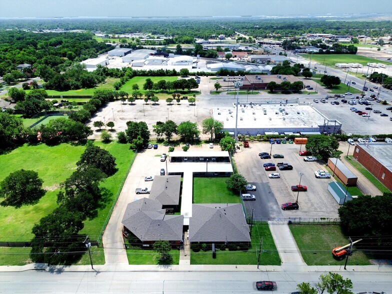 More Photos Of 8202 Elam Rd, Dallas Medical For Lease
