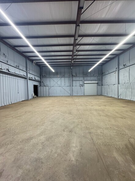 More Photos Of 2800 Delano St, Pensacola Warehouse For Lease