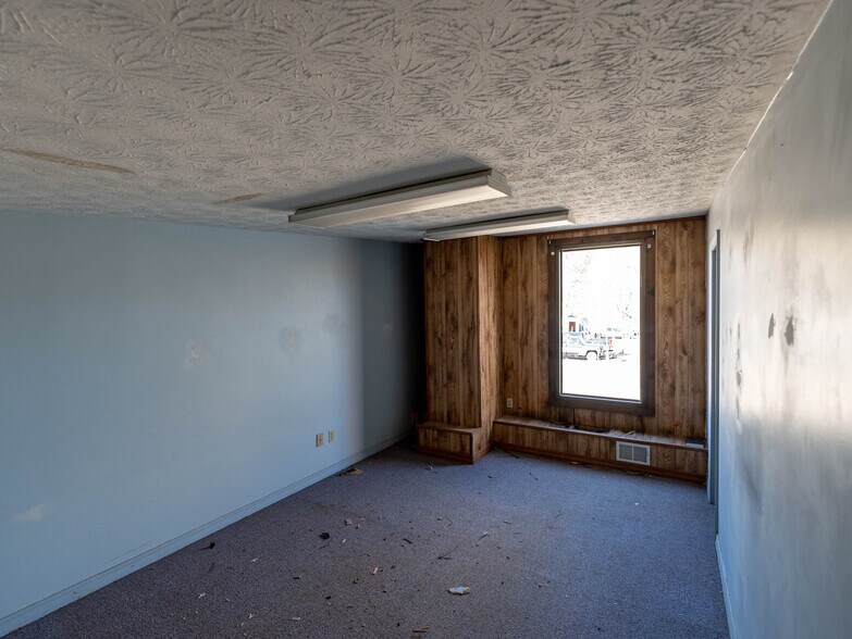 More Photos Of 3264 Broad St, Clyde Office For Sale