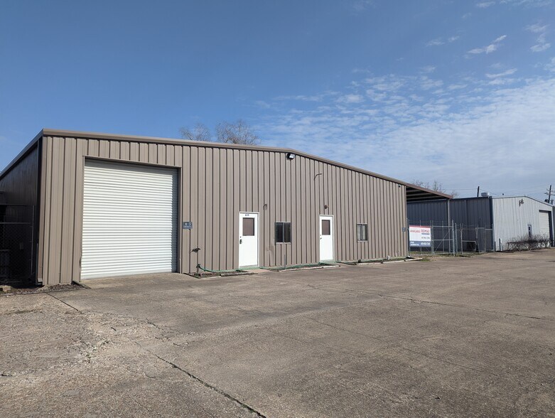 More Photos Of 635 Langham Rd, Beaumont Warehouse For Sale