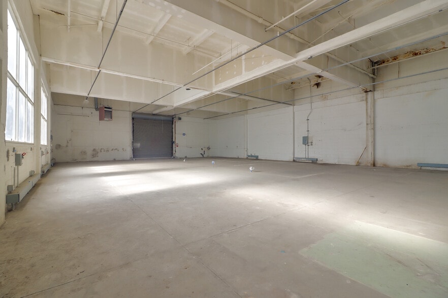More Photos Of 1722 15th St, Oakland Warehouse For Lease