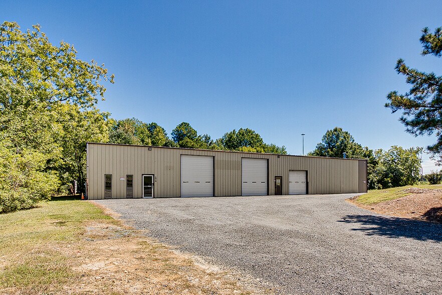 More Photos Of 174 LeWallen Rd, Asheboro Auto Repair For Lease