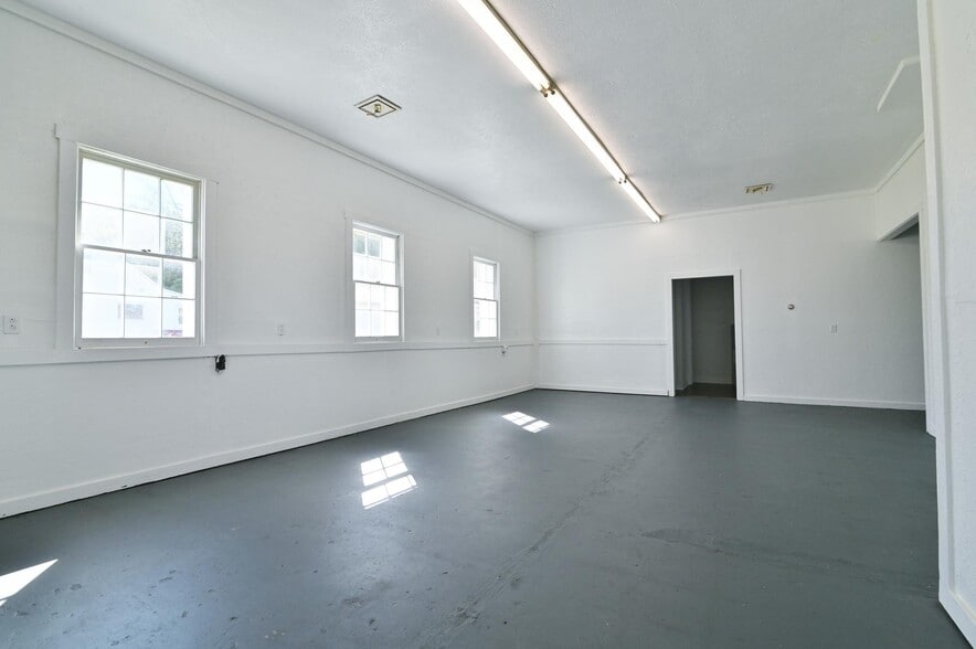 More Photos Of 1759 US Hwy Bsn 340 W, Stanley Auto Dealership For Sale