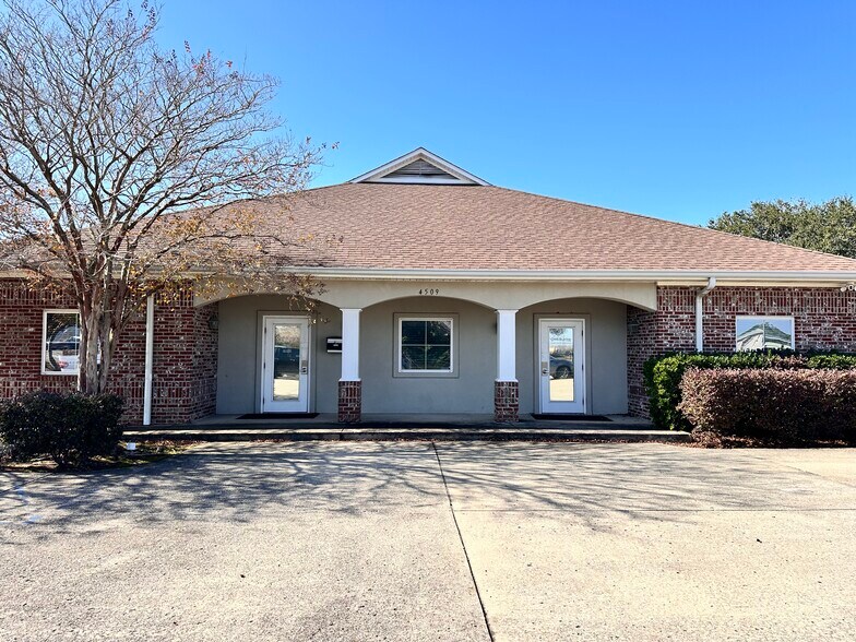 More Photos Of 4509 Hospital St, Pascagoula Office For Sale
