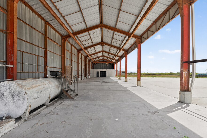 More Photos Of 2434 Etring Ave, Corpus Christi Warehouse For Sale