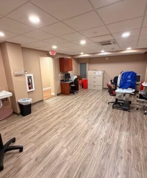 More Photos Of 5420 Olney Laytonsville Rd, Olney Auto Dealership For Lease