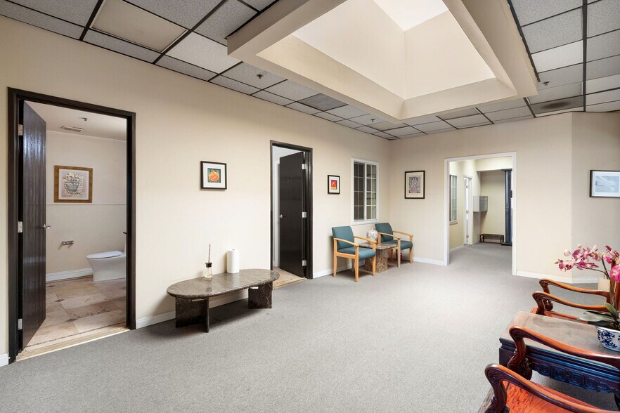 More Photos Of 127-129 S 8th Ave, La Puente Warehouse For Sale