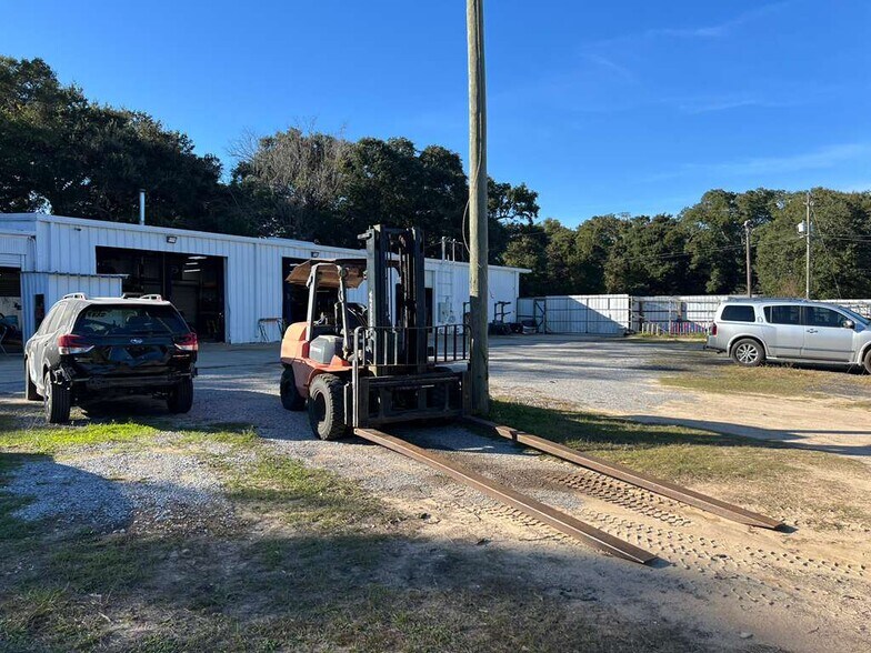 More Photos Of 2339 Truman Ave, Pensacola Service For Sale