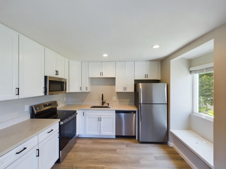 More Photos Of 185 Saxony Rd, Encinitas Apartments For Sale