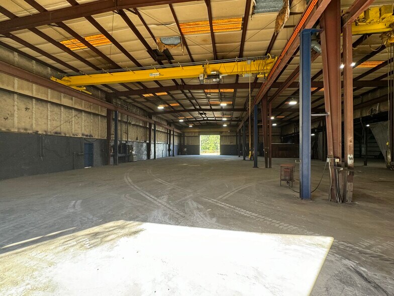 More Photos Of 300 Planters Dr, Columbia Service For Lease