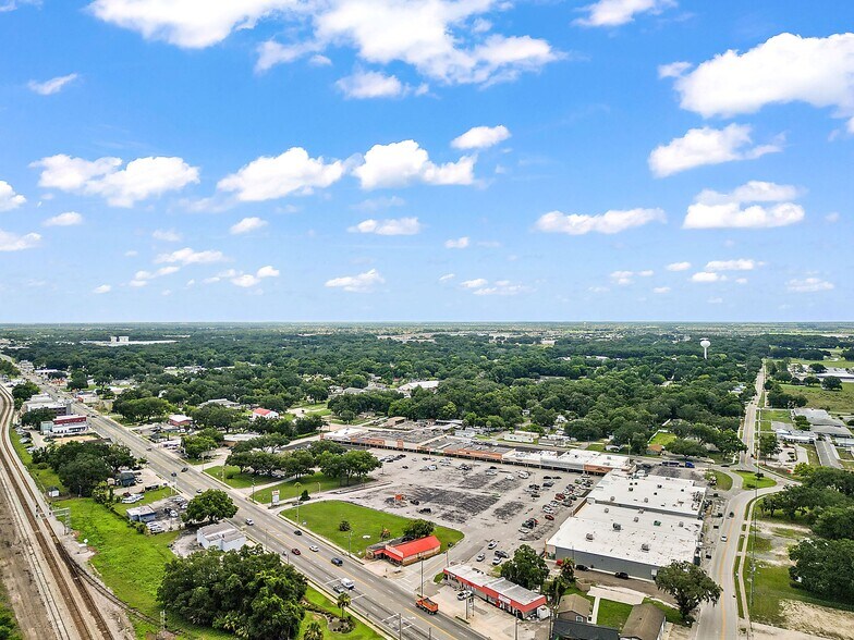 More Photos Of 324 S Main St, Wildwood Freestanding For Sale