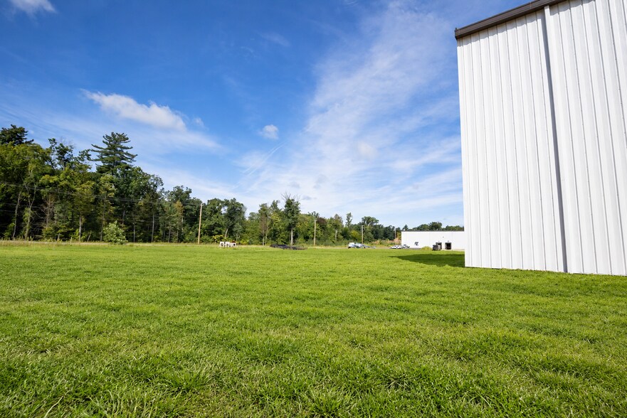 More Photos Of 22 Roberts Lane, Clifton Park Warehouse For Lease
